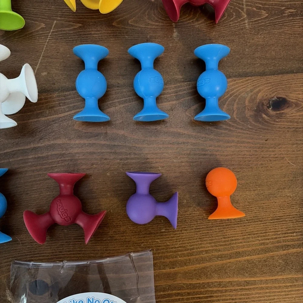 Fat Brain Toys Squigz 24 Piece Lot Suction Cup Building Developmental Toy